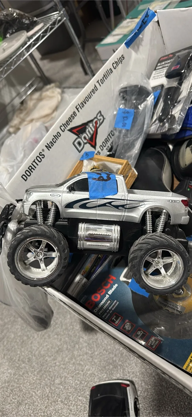 Toyota Tundra RC Truck thumbnail