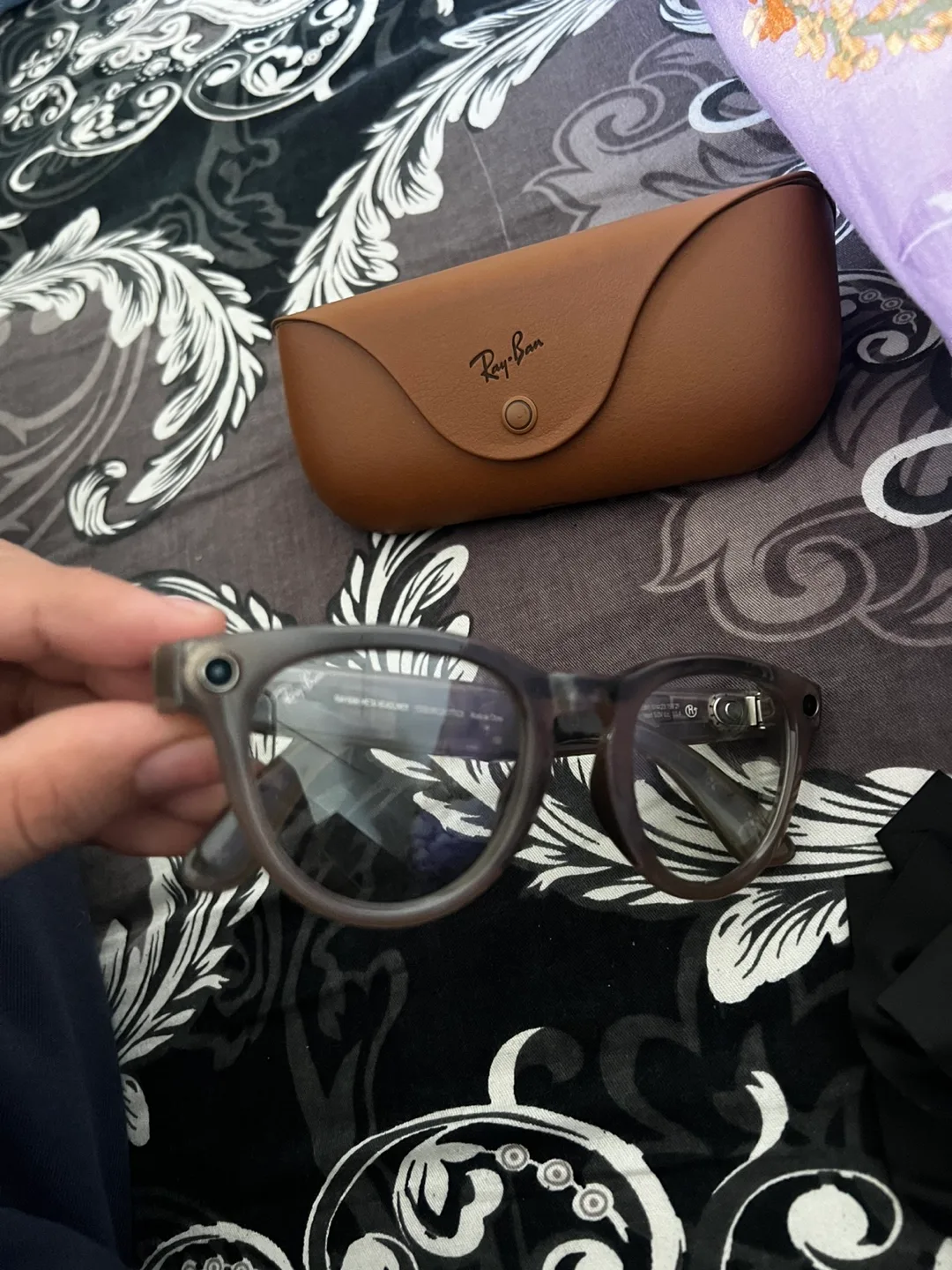 Ray-Ban Meta Headliner Smart Glasses image indicator(2)