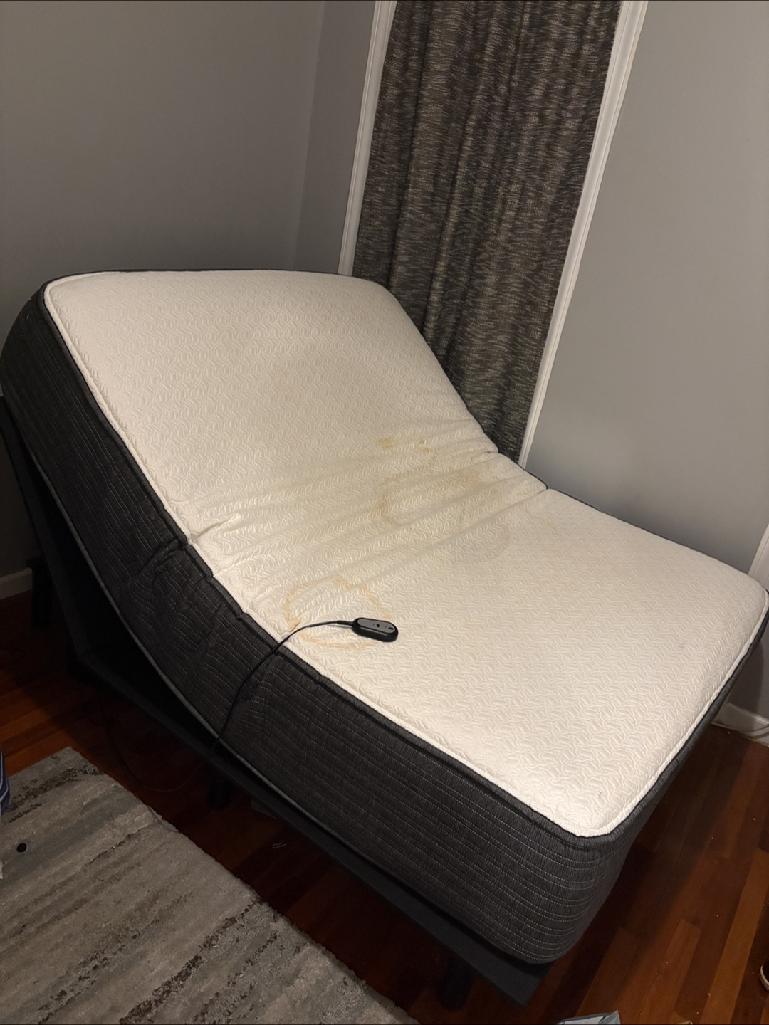 Queen-Sized Beautyrest Mattress + Remote Control Frame - photo 2