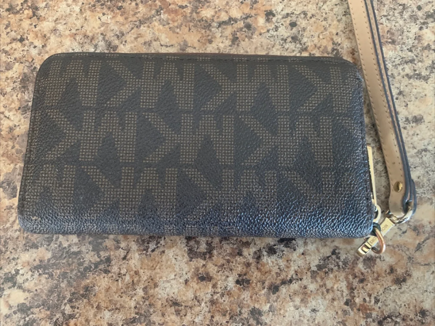 Michael Kors Wristlet Wallet image indicator(2)