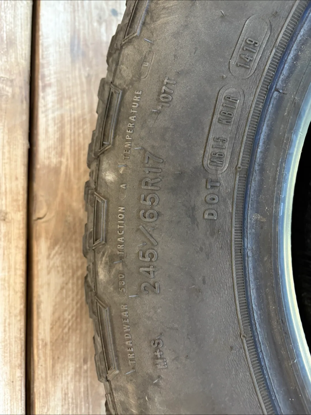 Goodyear Wrangler AT Tire - 245/65R17 image indicator(3)