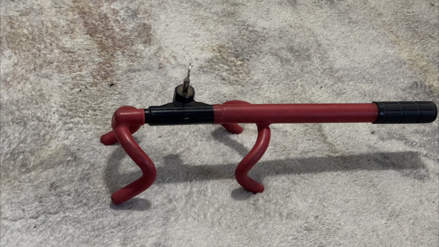 The Club Steering Wheel Lock - photo 4