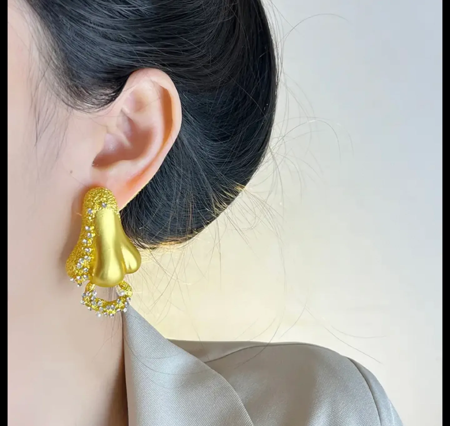 Schiaparelli Inspired Gold and rhinestones Women's Earrings image indicator(3)