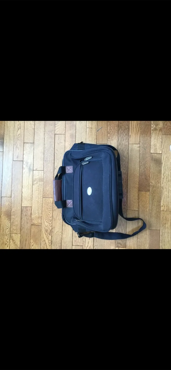 Vintage Carry-On Bag image indicator(2)