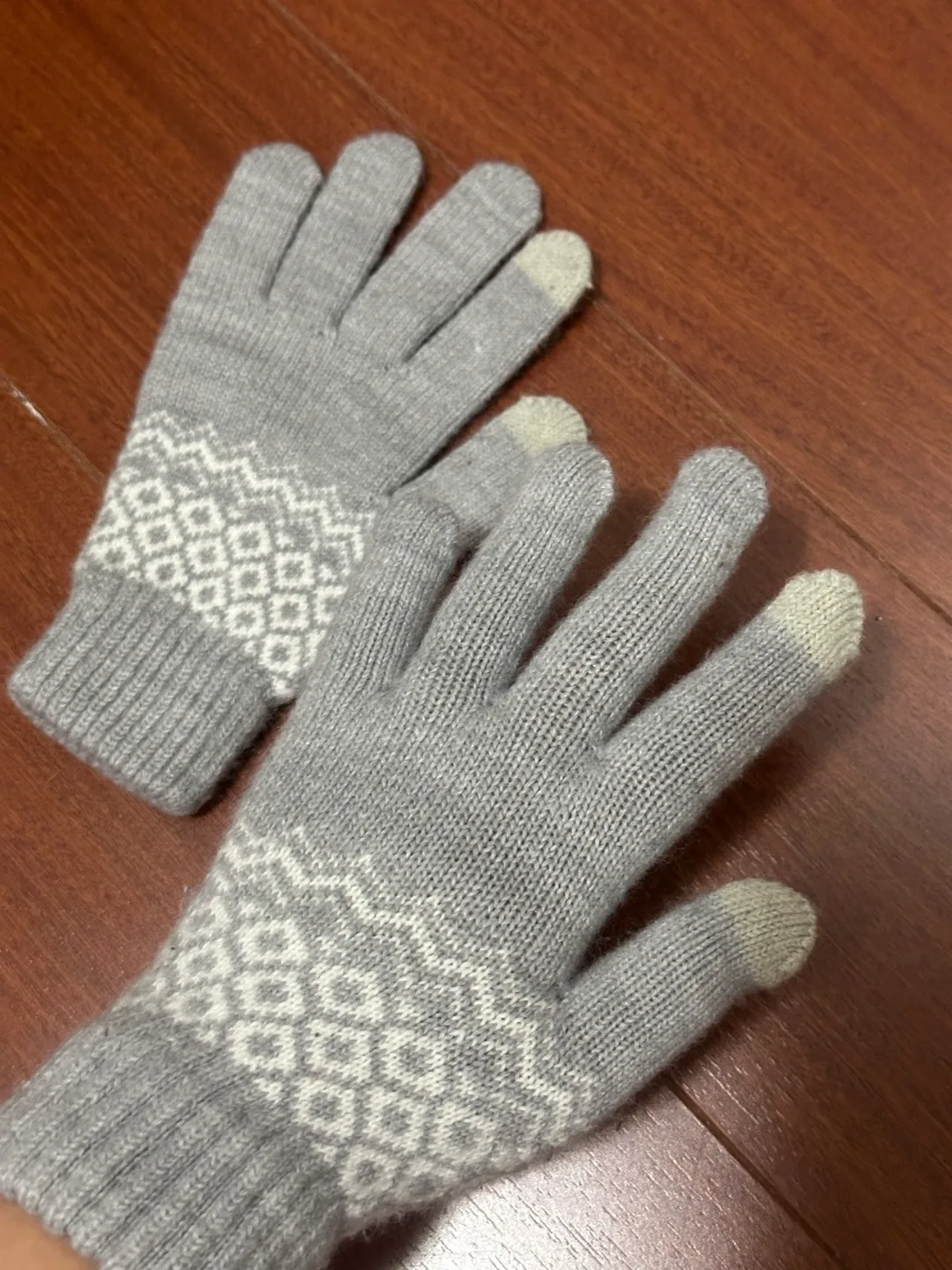 Women XS/S Grey Knit Gloves thumbnail