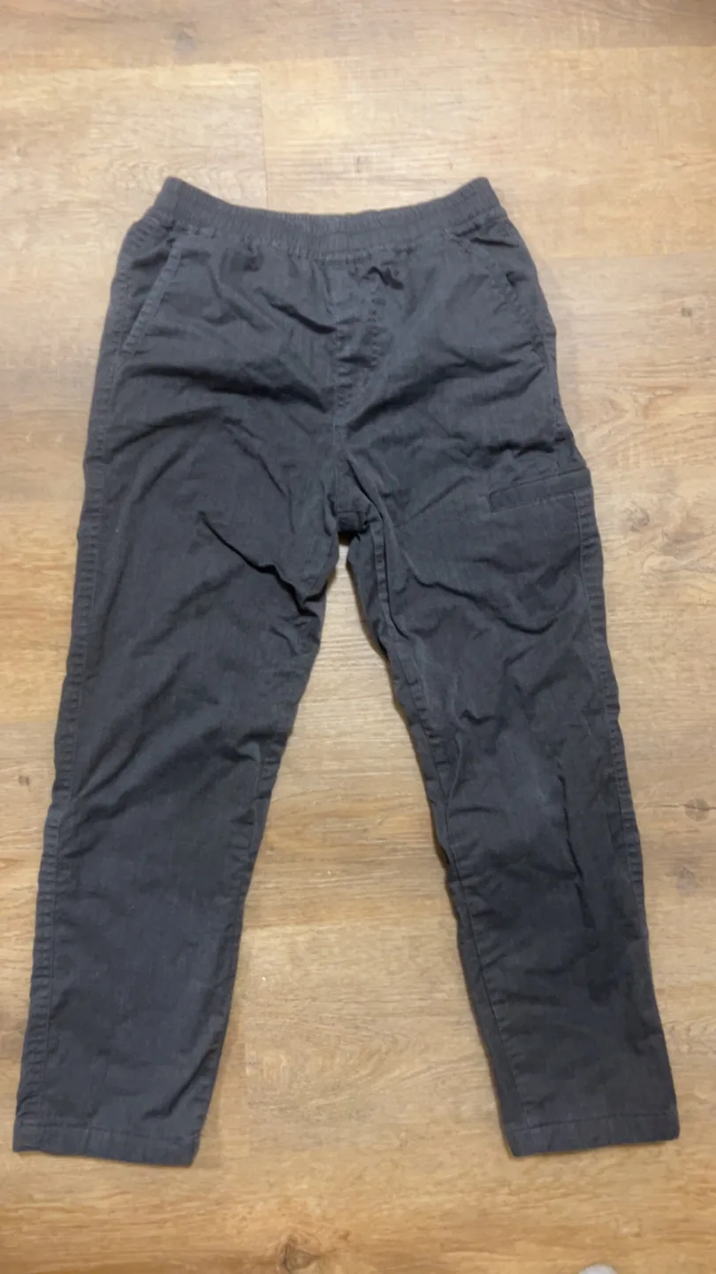 Uniqlo Relaxed Ankle Pants - Kids Size L thumbnail