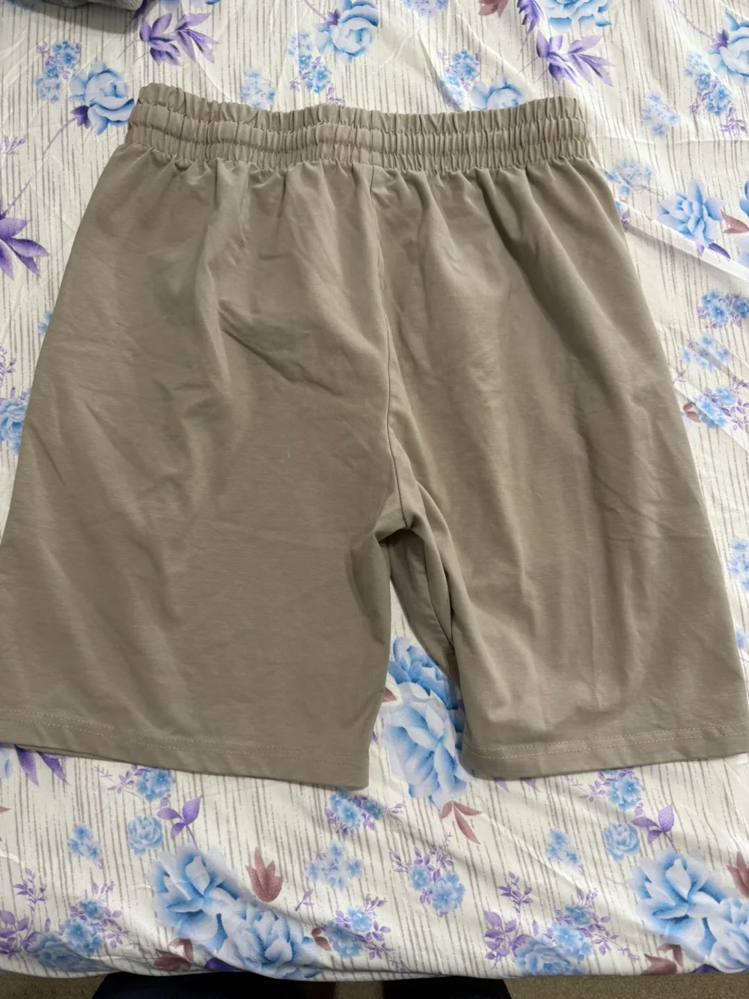 Gucci Men's Beige Cotton Shorts image indicator(2)