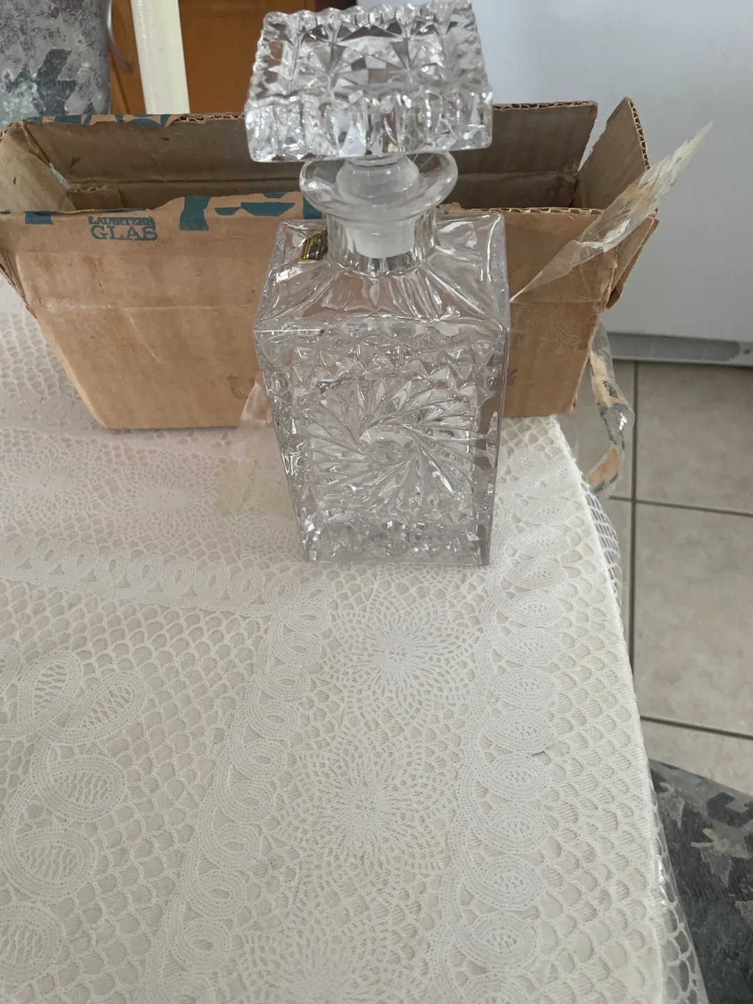 Lead Crystal Decanter with Box image indicator(2)