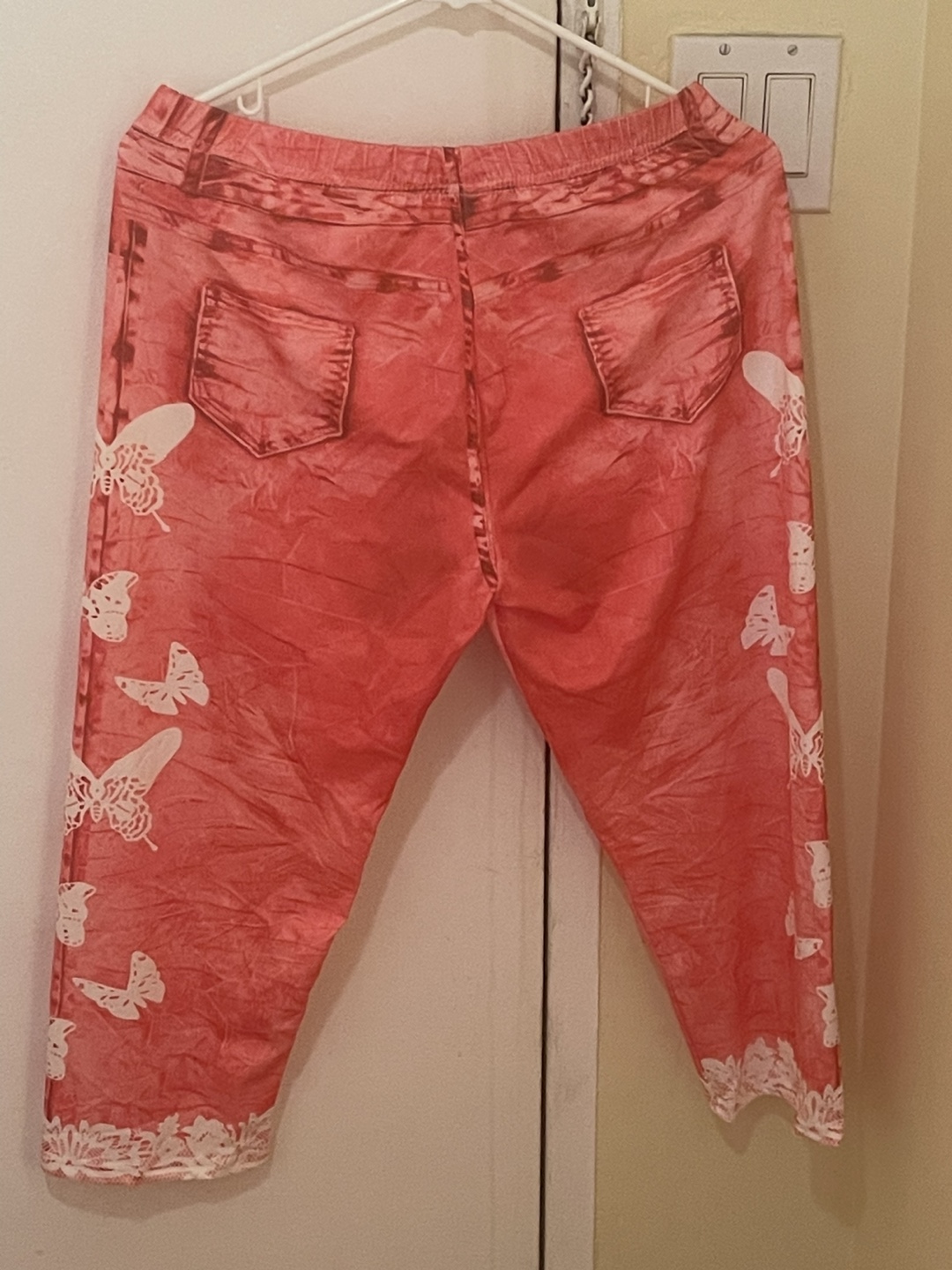 Pink Butterfly Capri Pants size xl - photo 2