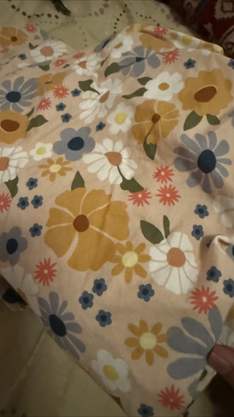 Fitted and flat sheet set, Twin size - comes in original case! - photo 3