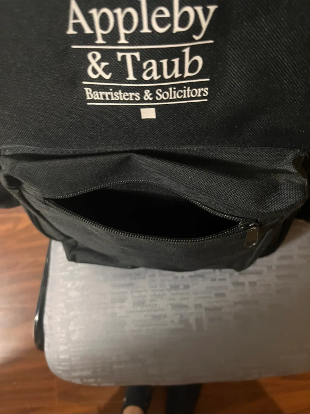 Robins Appleby & Taub Picnic Backpack image indicator(4)