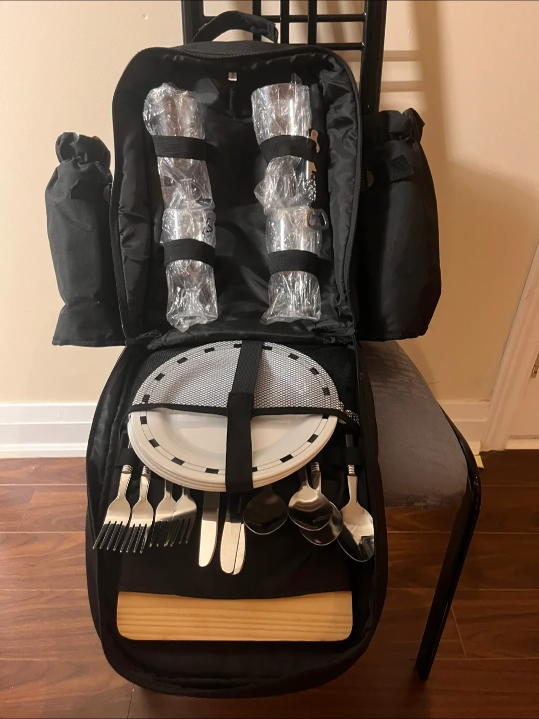 Robins Appleby & Taub Picnic Backpack image indicator(2)