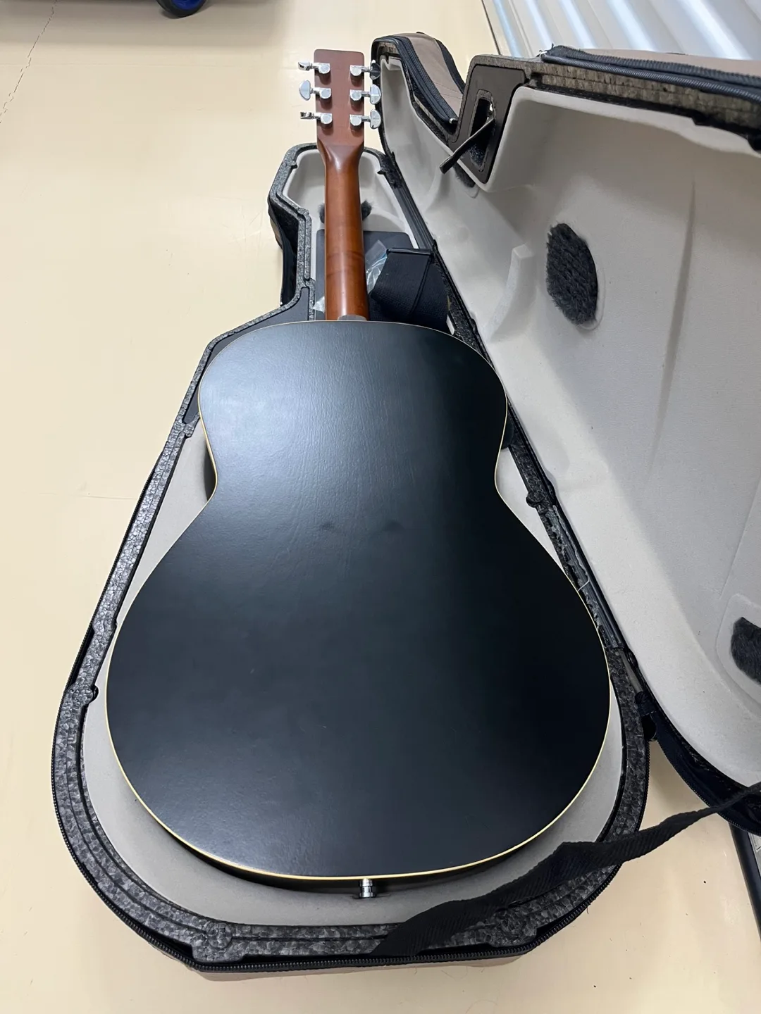 Simon & Patrick Songsmith Folk Black Guitar with Travel Case image indicator(3)