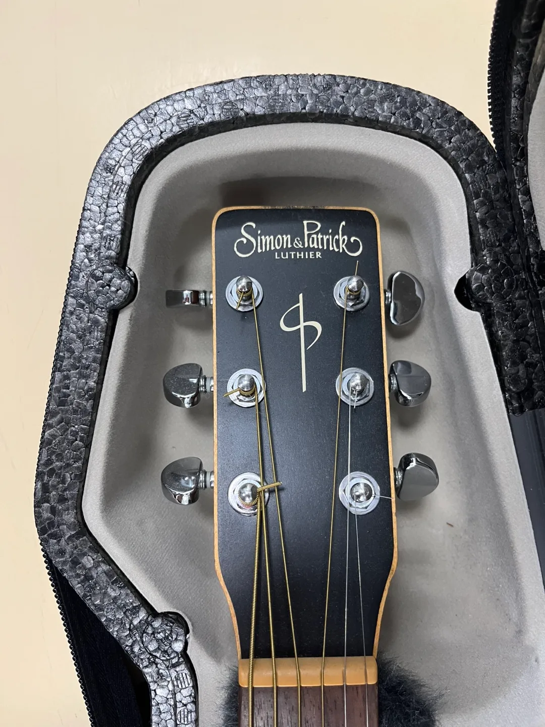 Simon & Patrick Songsmith Folk Black Guitar with Travel Case image indicator(6)