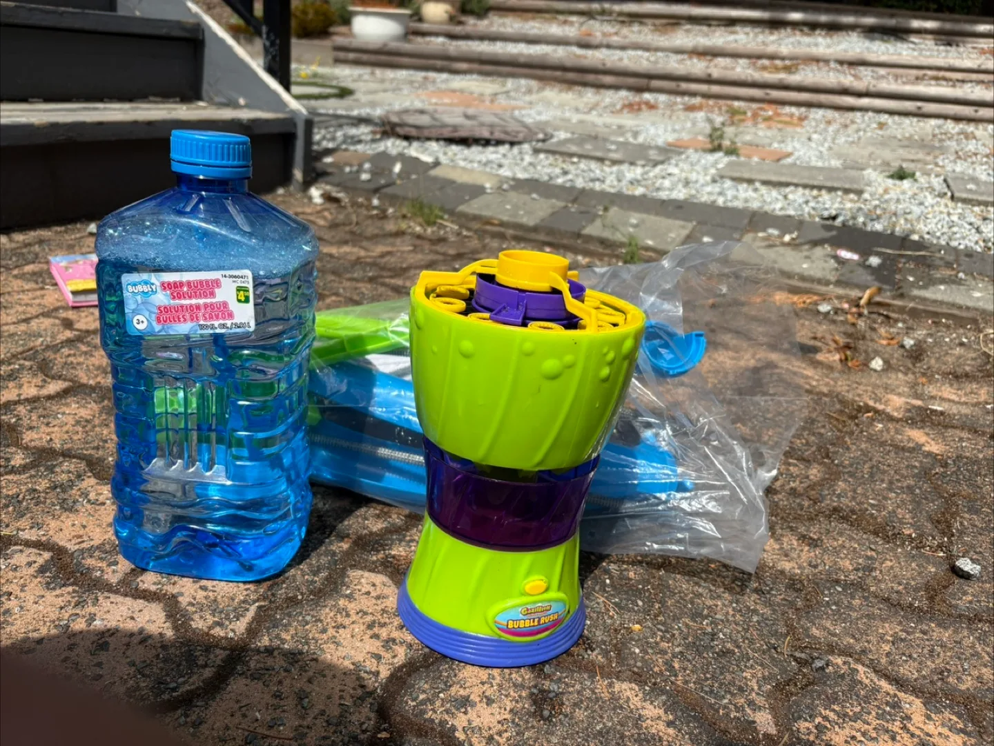 Gazillion Bubble Machine with Bubble Solution image indicator(2)