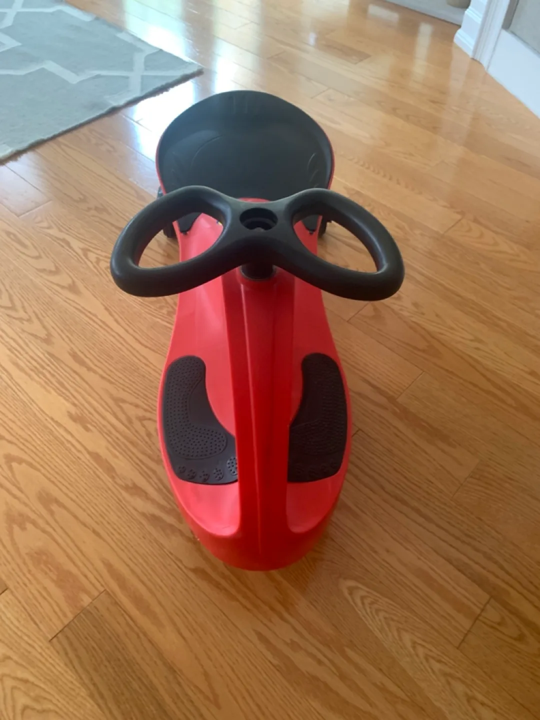 PlasmaCar Ride-On Toy - Red & Black image indicator(3)