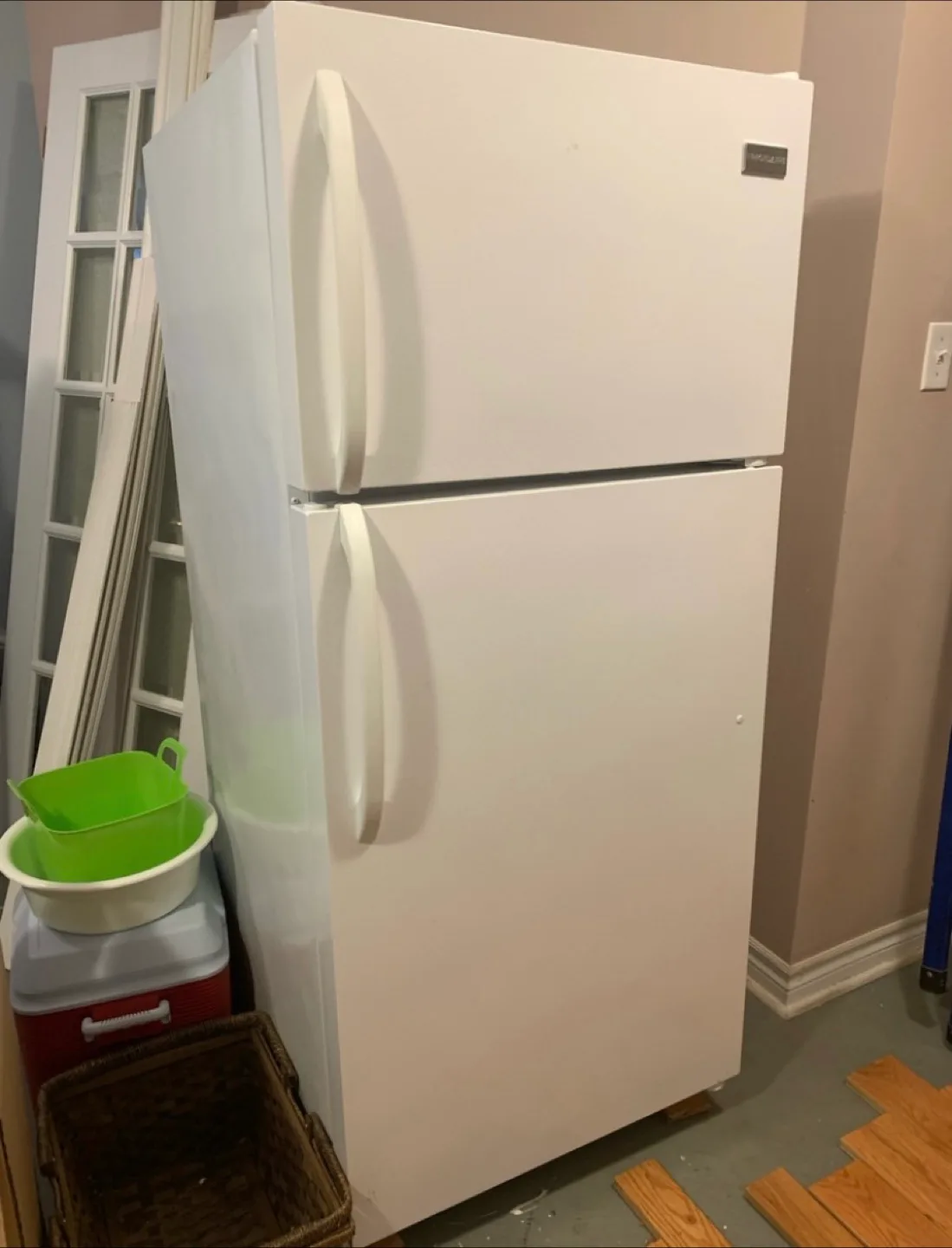 Frigidaire Top Freezer Refrigerator 18 cu.ft. thumbnail