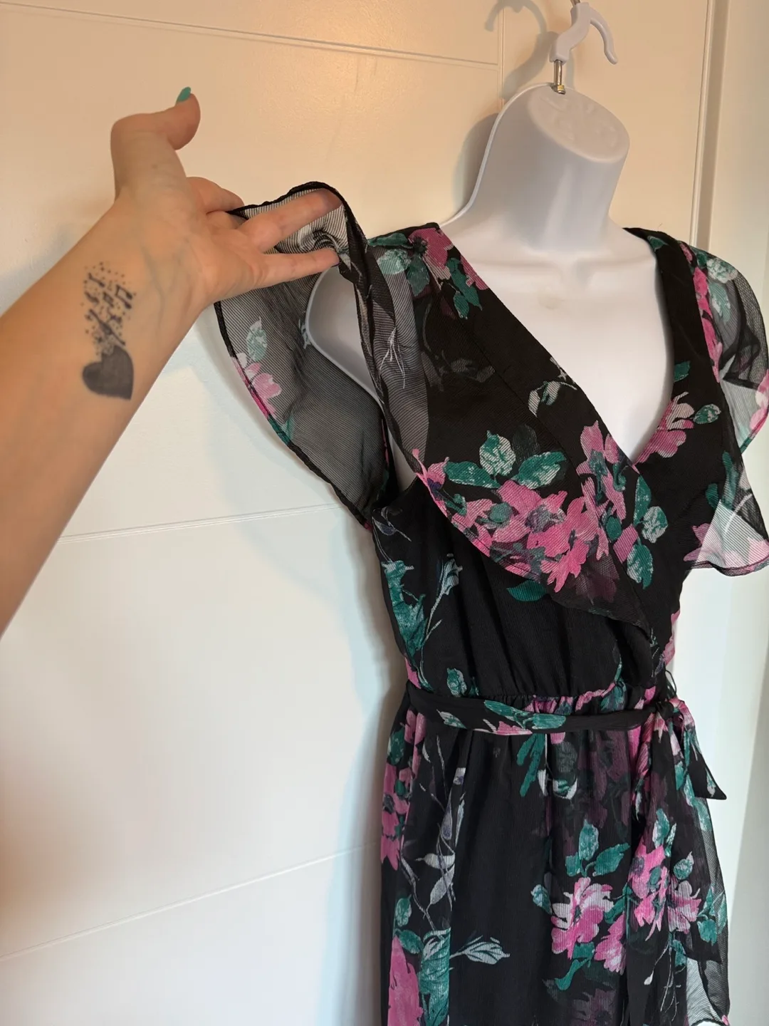 Ladies floral wrap dress image indicator(8)