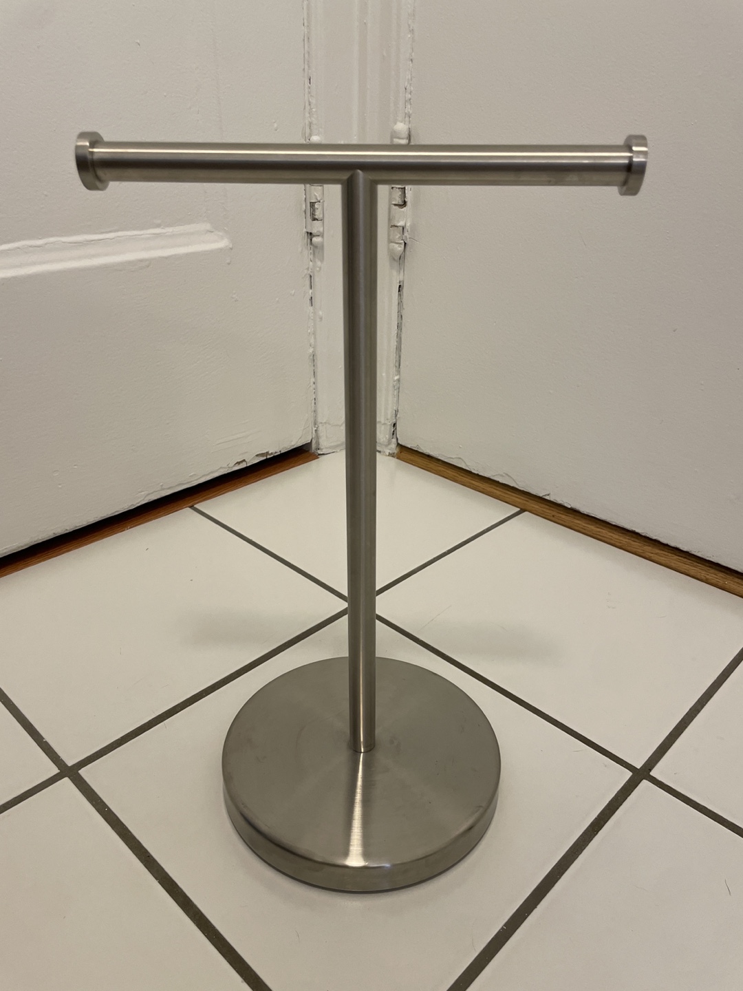 Counter top towel bar