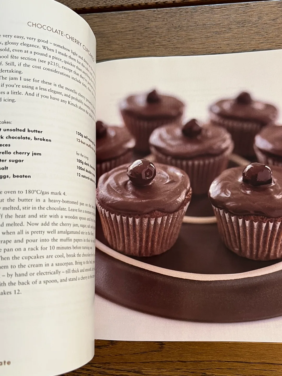 Nigella Lawson - How to Be a Domestic Goddess Cookbook image indicator(7)
