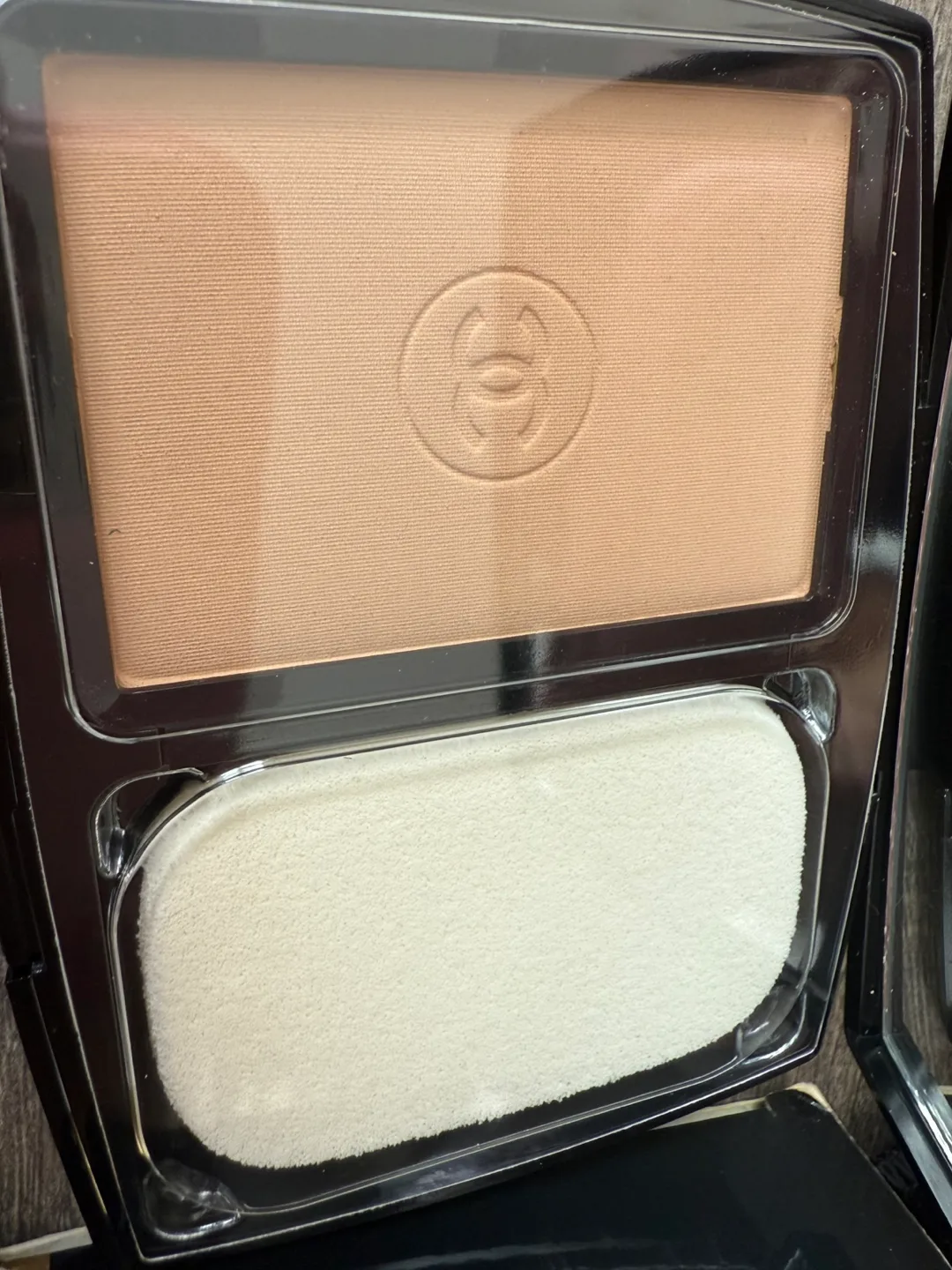 Chanel Vitalumiere Eclat Compact Powder B30 image indicator(4)