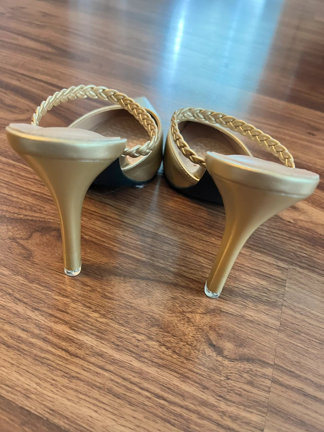 Sleek and comfortable gold heels - Size 39 - photo 3