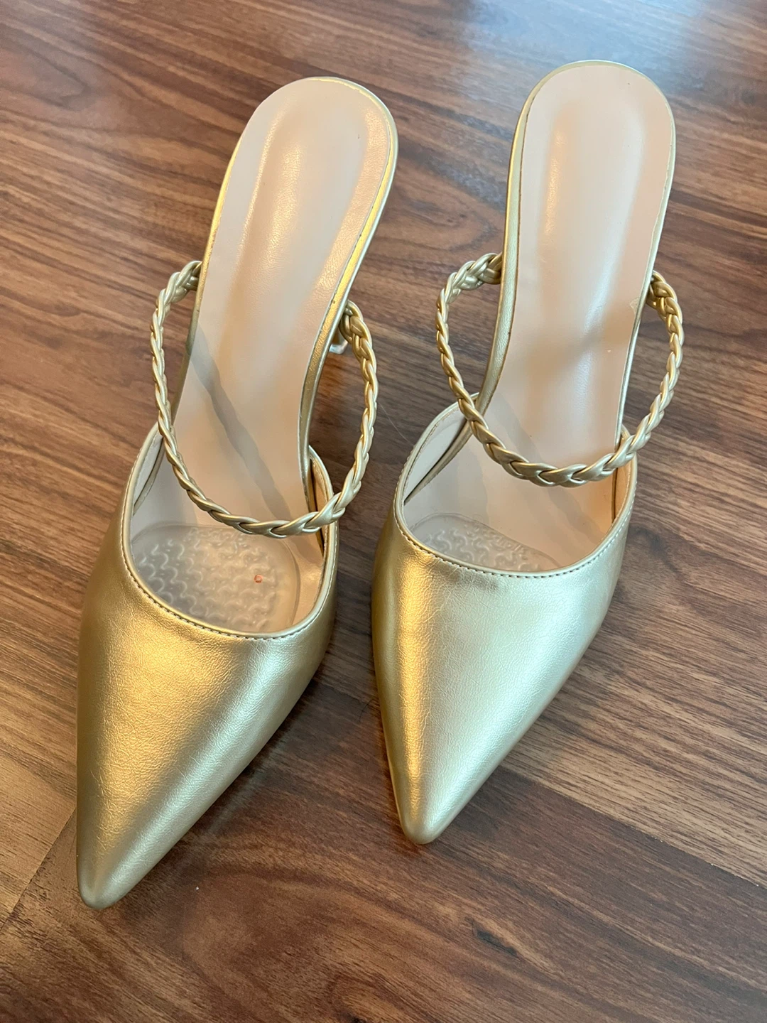 Sleek and comfortable gold heels - Size 39 - photo 2