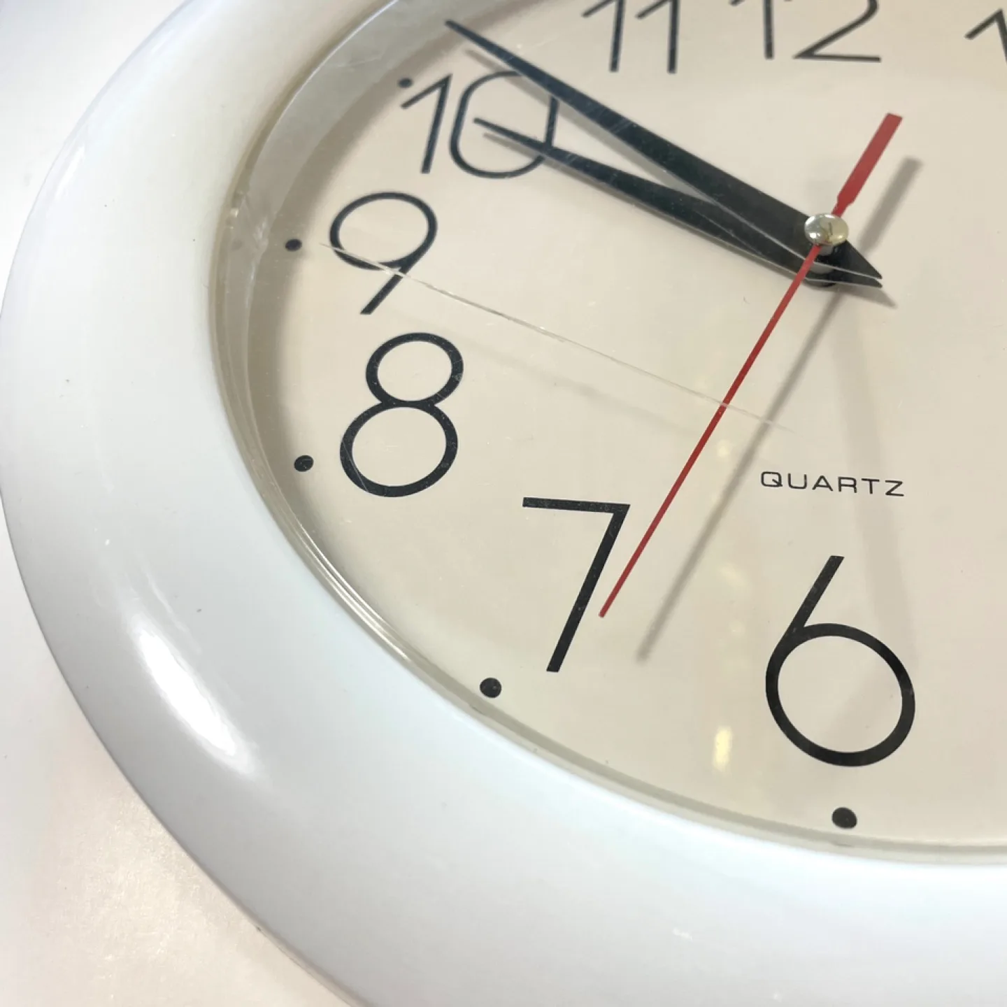 Quartz Wall Clock - White image indicator(2)