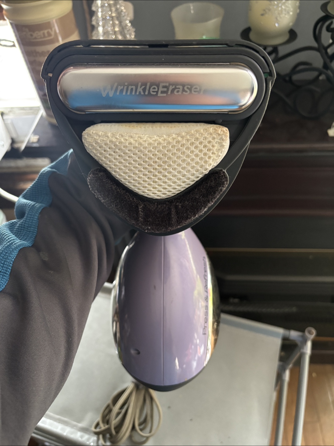 Shark Wrinkle Eraser Press & Refresh Garment Steamer - photo 3