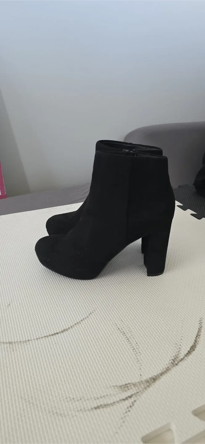 Dream Pairs Black Ankle Boots - Size 8