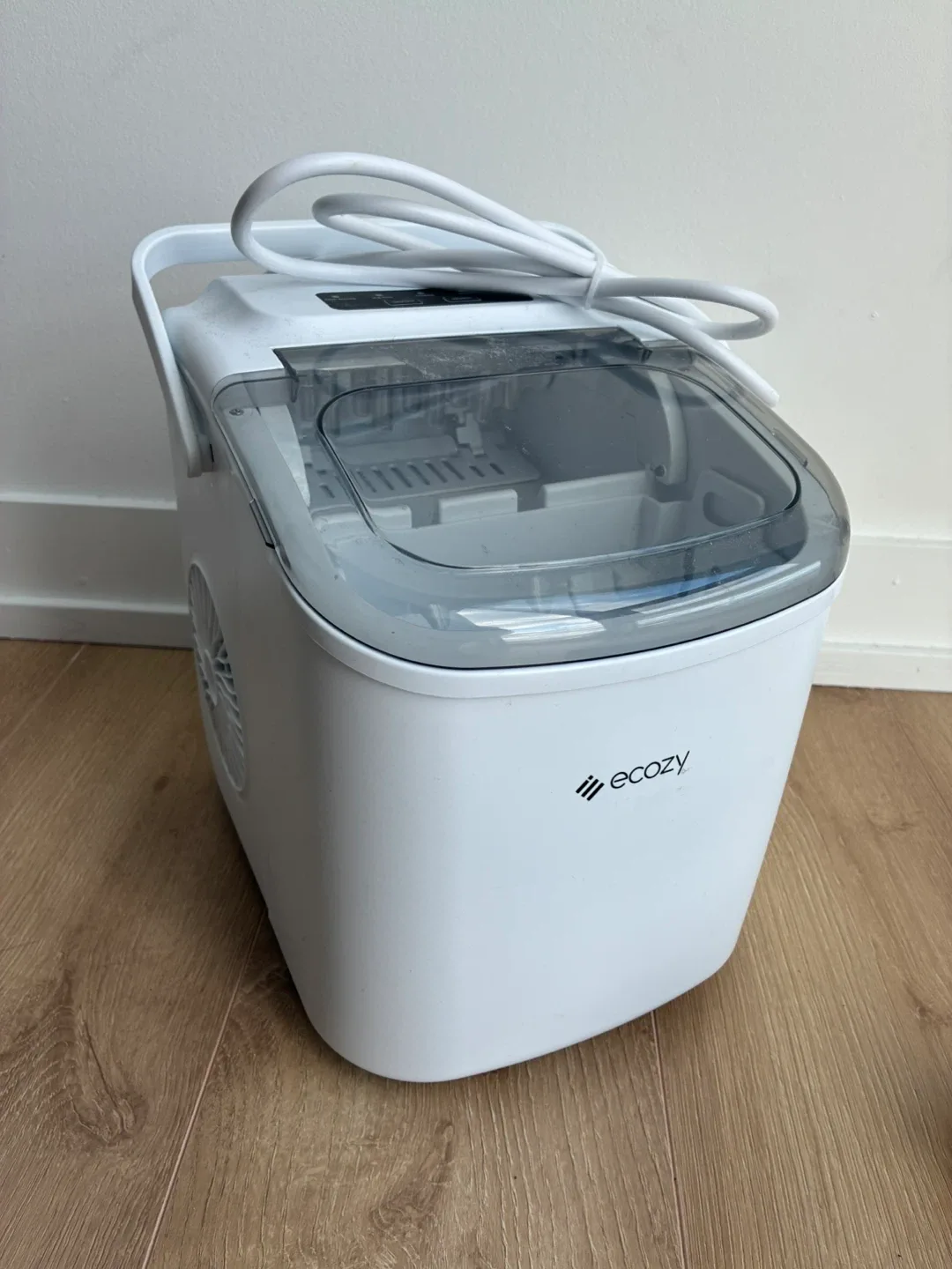 Ecozy Ice Maker - Like New! thumbnail