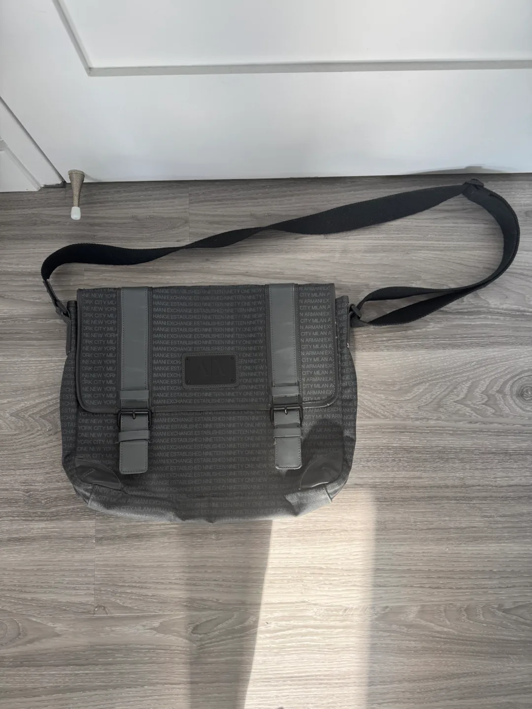 [FREE] Armani Exchange Shoulder Bag thumbnail