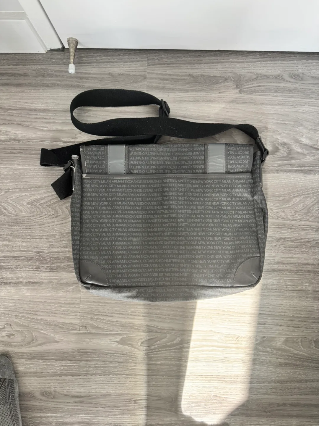 [FREE] Armani Exchange Shoulder Bag image indicator(2)