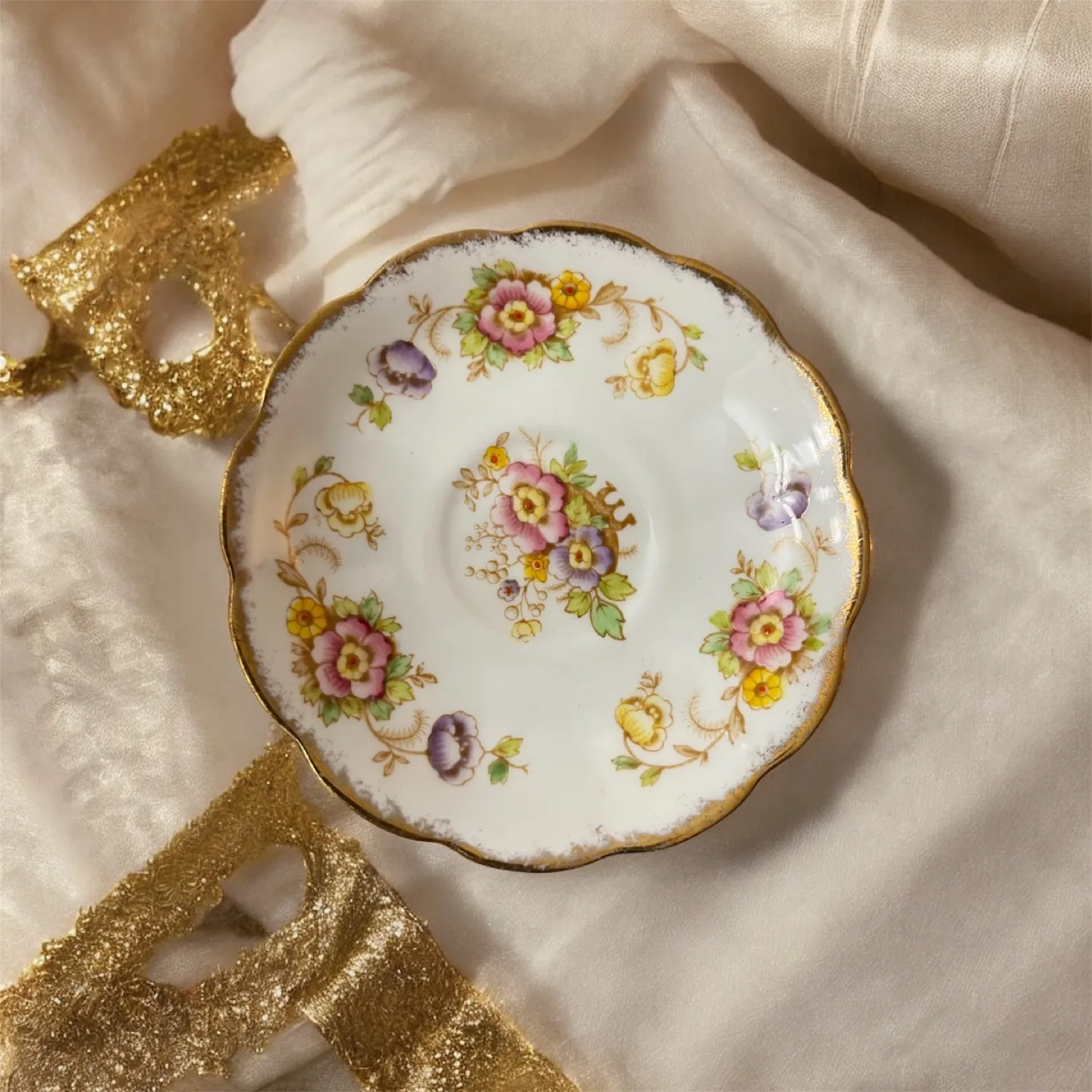 Royal Albert Evesham China Teacup & Saucer image indicator(2)