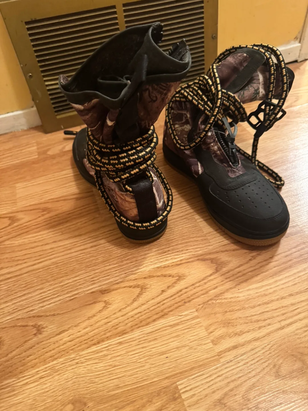 Nike Air SF Force 1 High black Camo Boot Size 7.5 image indicator(5)