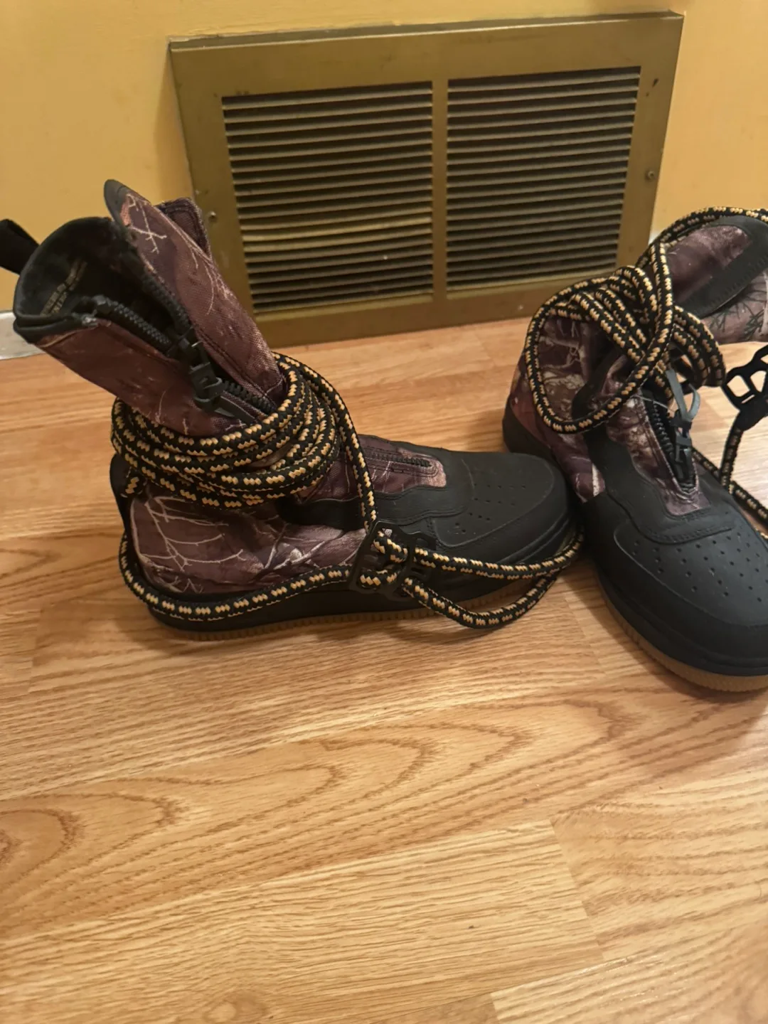 Nike Air SF Force 1 High black Camo Boot Size 7.5 image indicator(2)