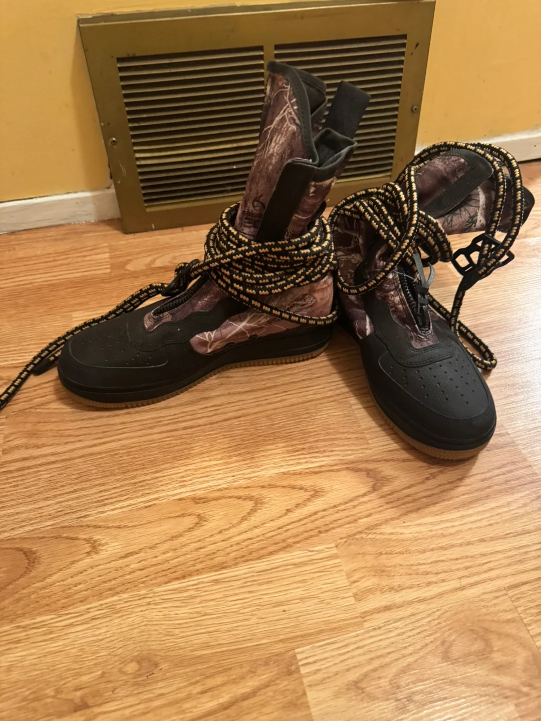 Nike Air SF Force 1 High black Camo Boot Size 7.5 image indicator(3)