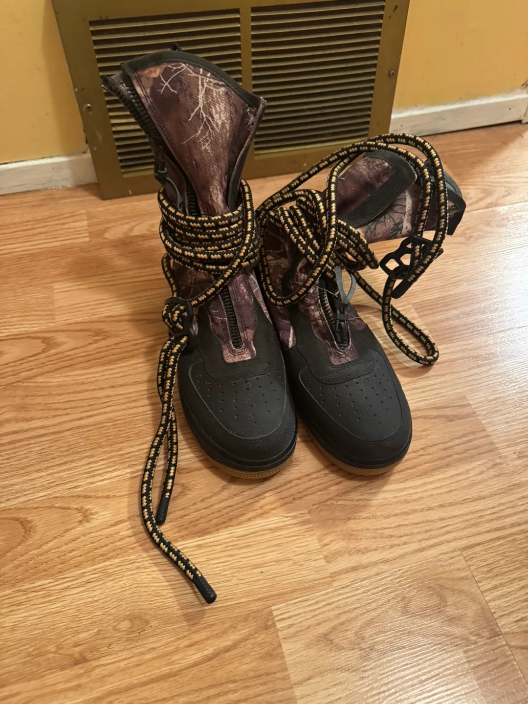 Nike Air SF Force 1 High black Camo Boot Size 7.5 image indicator(4)