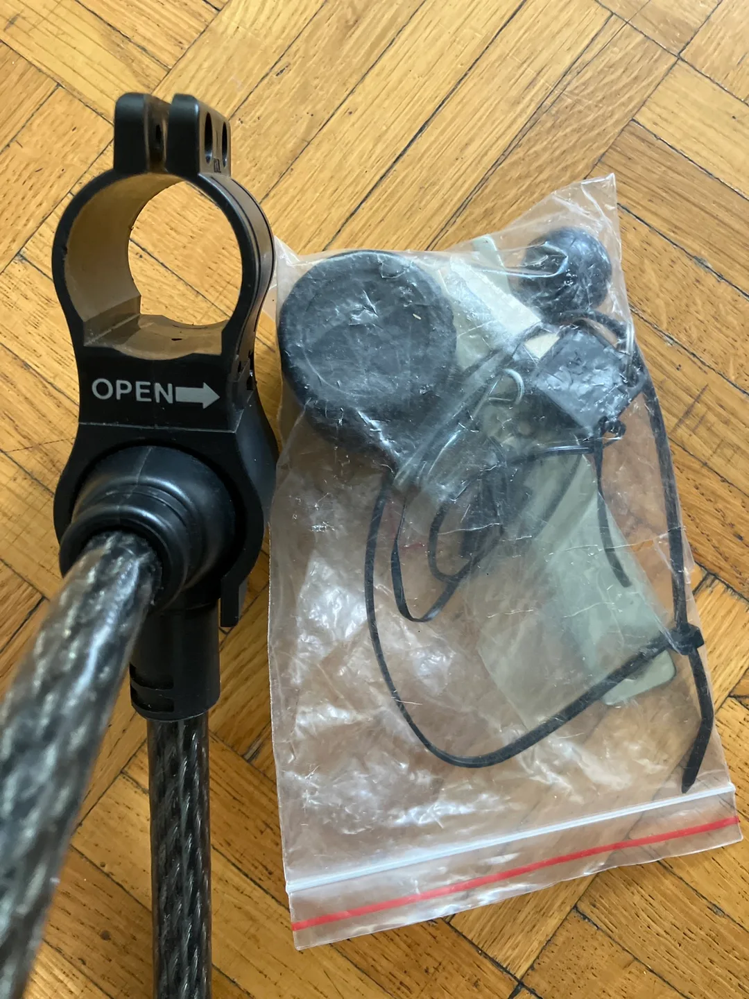 Bike Lock with Mounting Bracket and Keys image indicator(2)