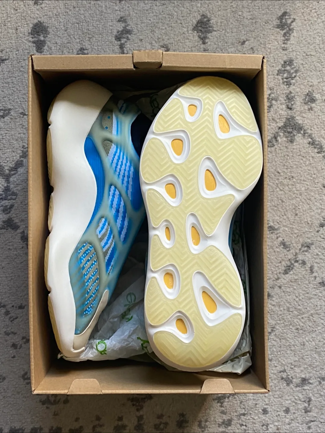 Adidas Yeezy 700 V3 Azael, Size 10.5 image indicator(3)