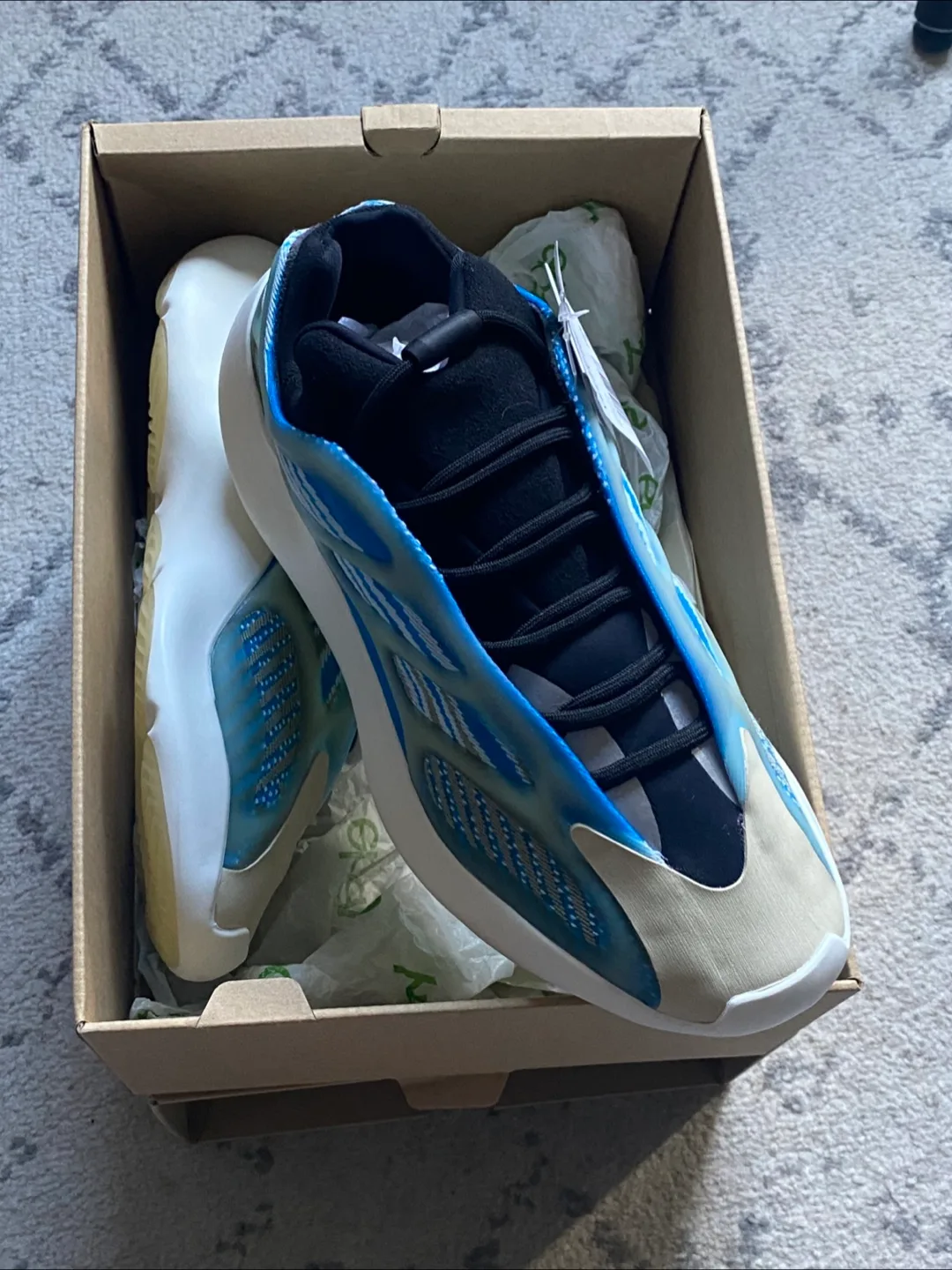 Adidas Yeezy 700 V3 Azael, Size 10.5 image indicator(2)