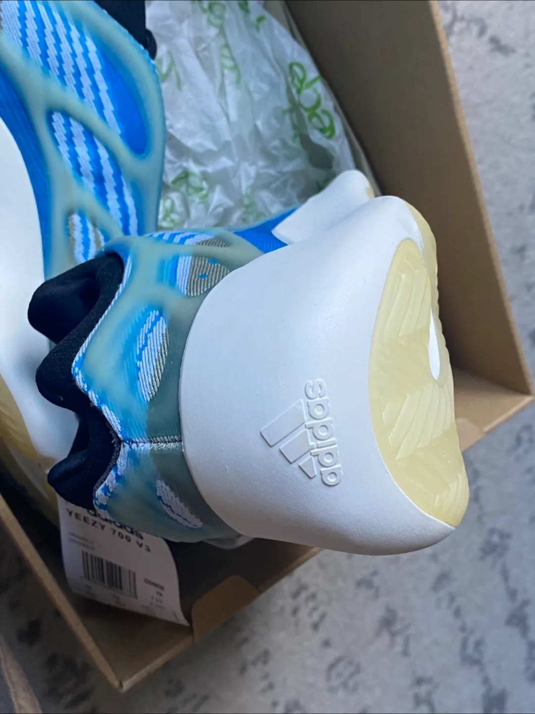 Adidas Yeezy 700 V3 Azael, Size 10.5 image indicator(4)