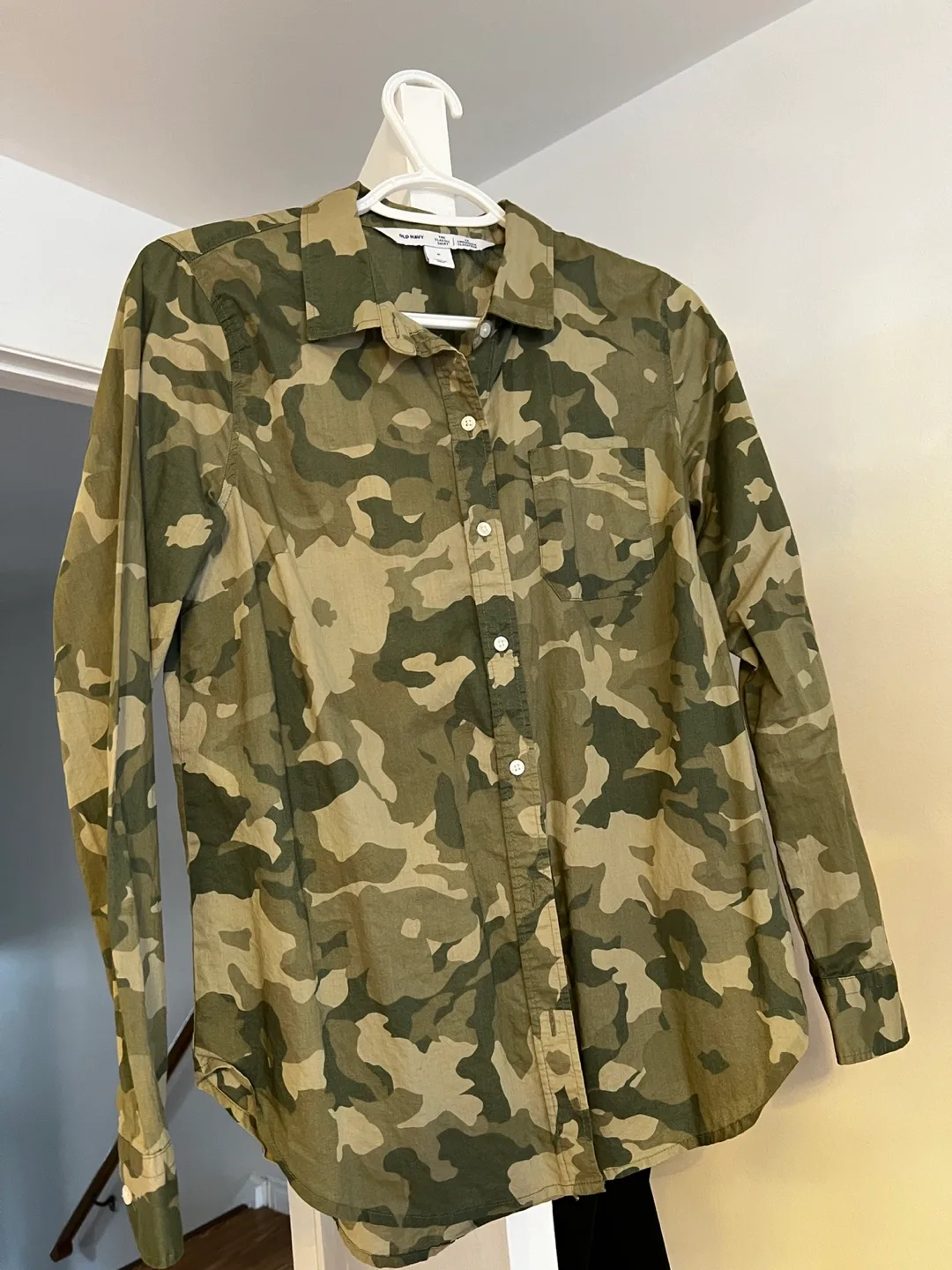 Old Navy Camo Classic Shirt - Medium thumbnail