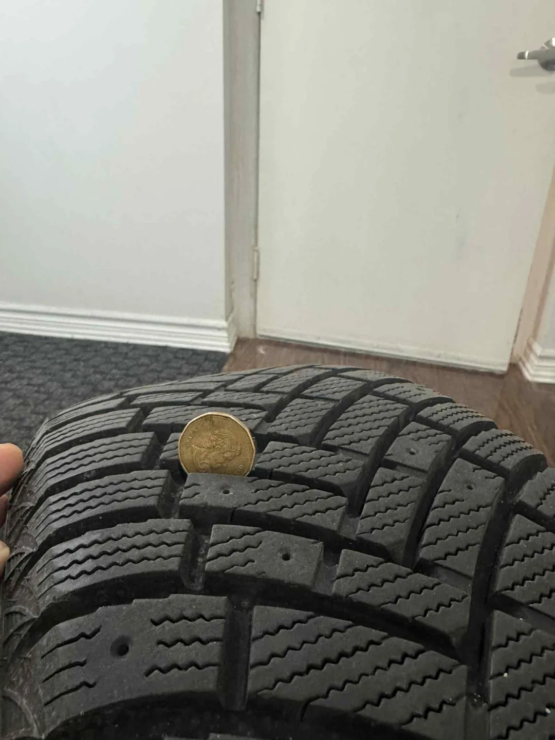 215/55R16 97T Winter Tires image indicator(3)