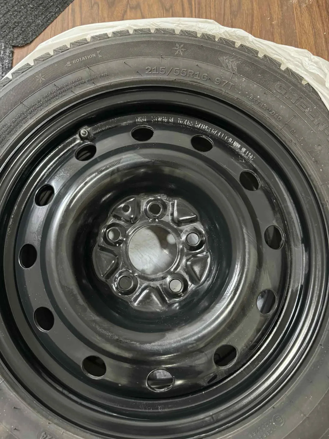 215/55R16 97T Winter Tires image indicator(4)