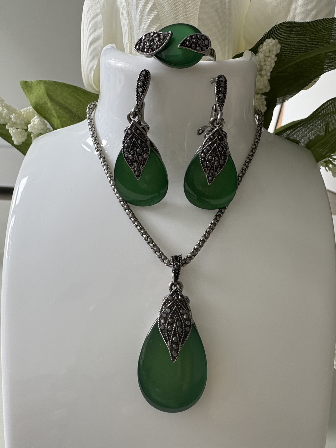 Green Stone Jewellery Set (Necklace, Earrings, Ring) - photo 2