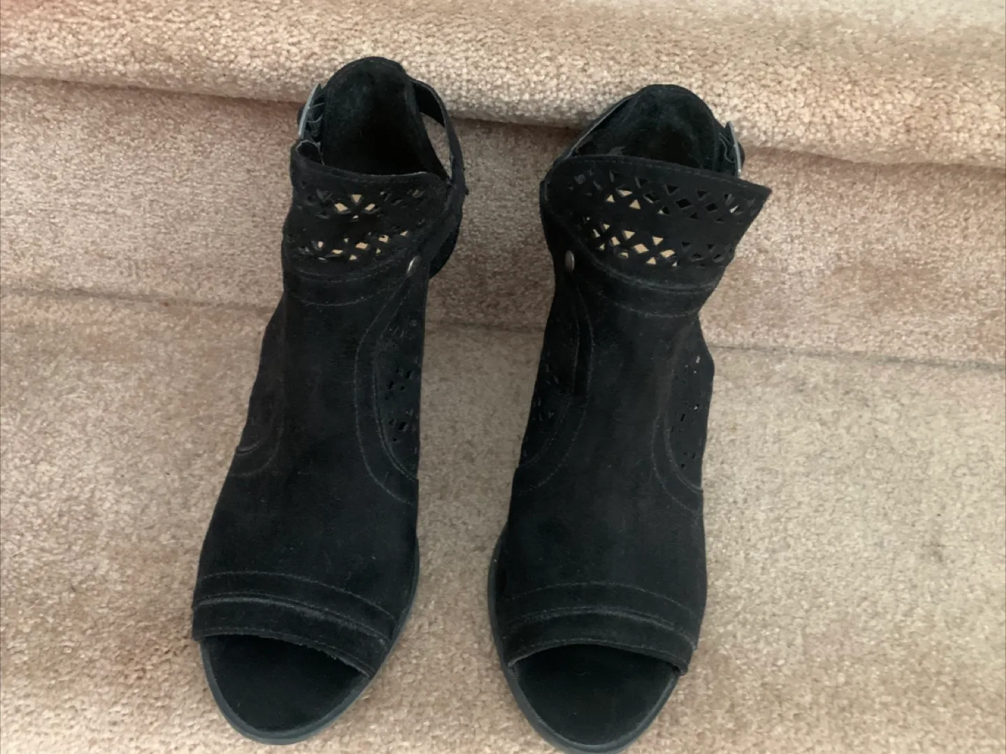 American Eagle Black Peep Toe Heels image indicator(2)