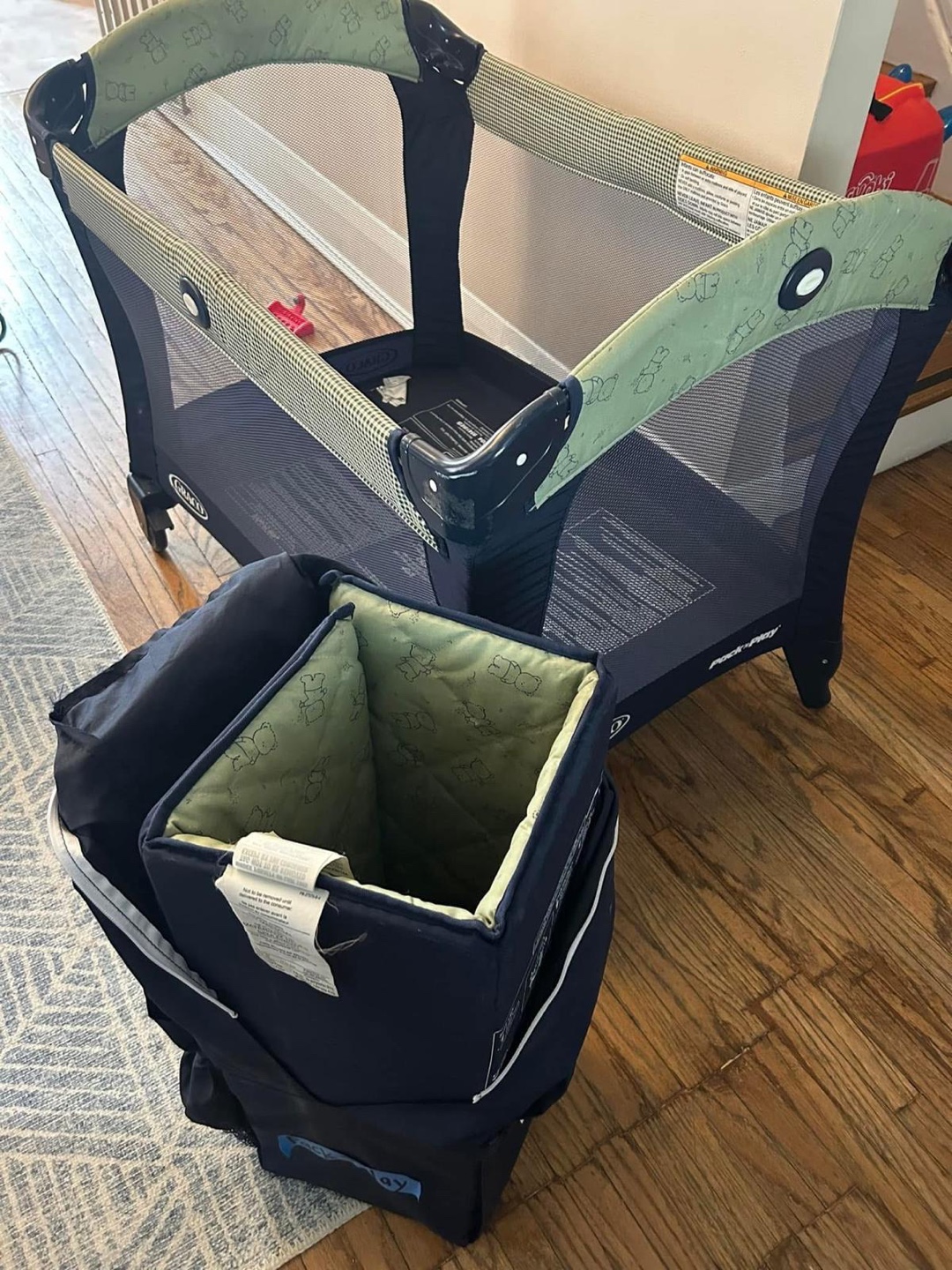 Graco Pack 'n Play Portable Playard - photo 2