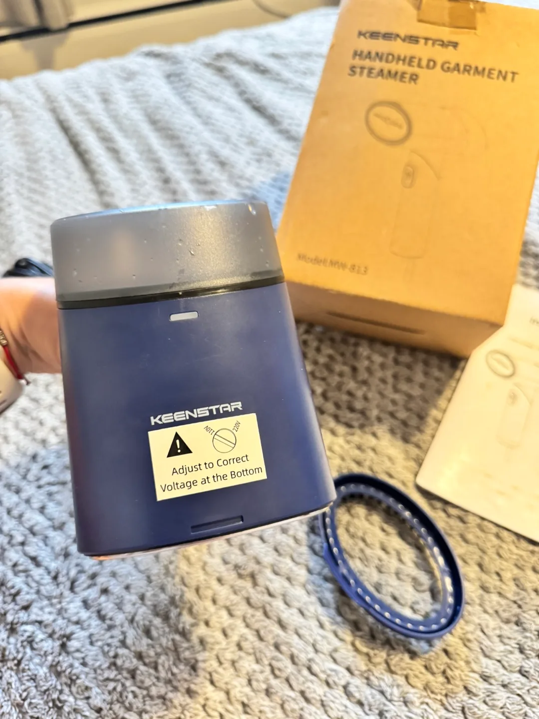 Keenstar Handheld Garment Steamer - Like New! image indicator(4)