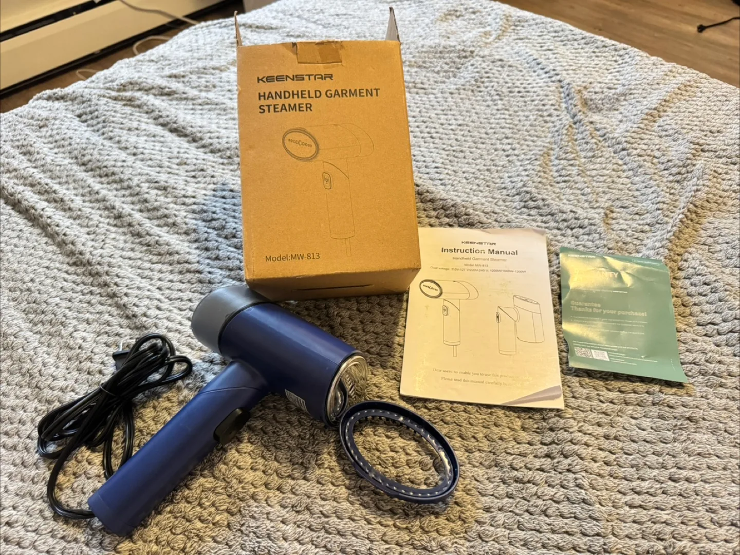 Keenstar Handheld Garment Steamer - Like New! image indicator(3)